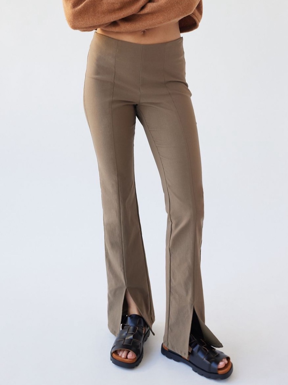 UO Vivian Split Hem Flare Pant - Earthy Green